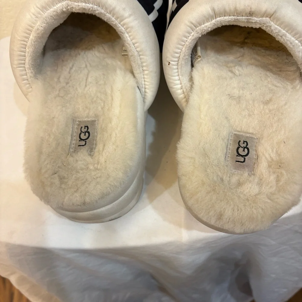 UGG® Maxi Slide Padded Logo Platform‎ Sandals plush fur